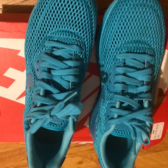 Sneakers - Picture 2 of 3